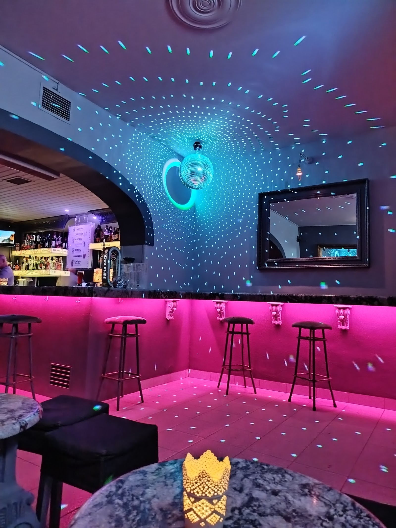 Bar 106