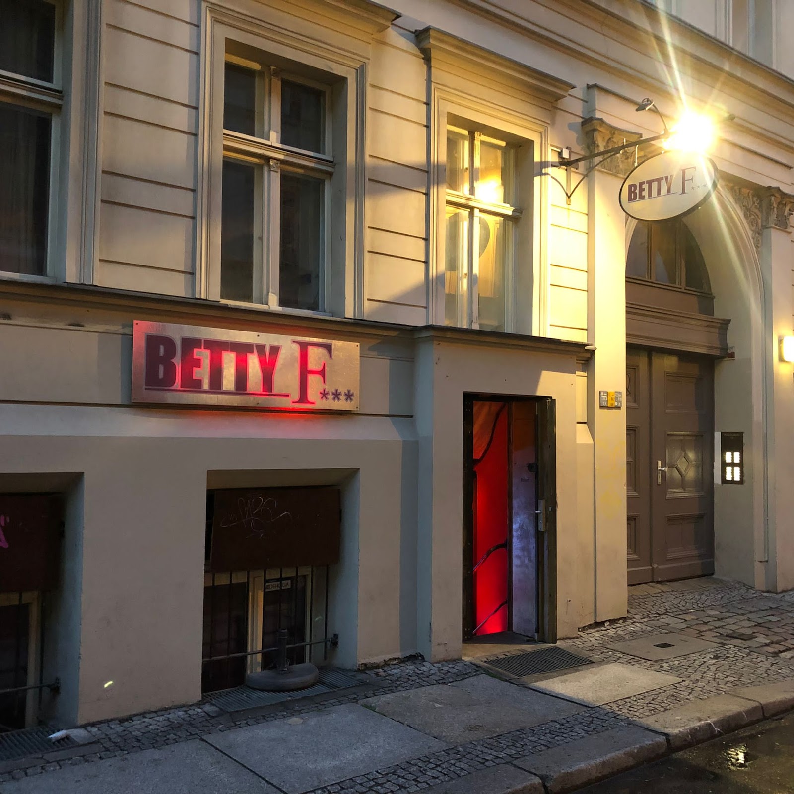 Betty F Bar — photo 5