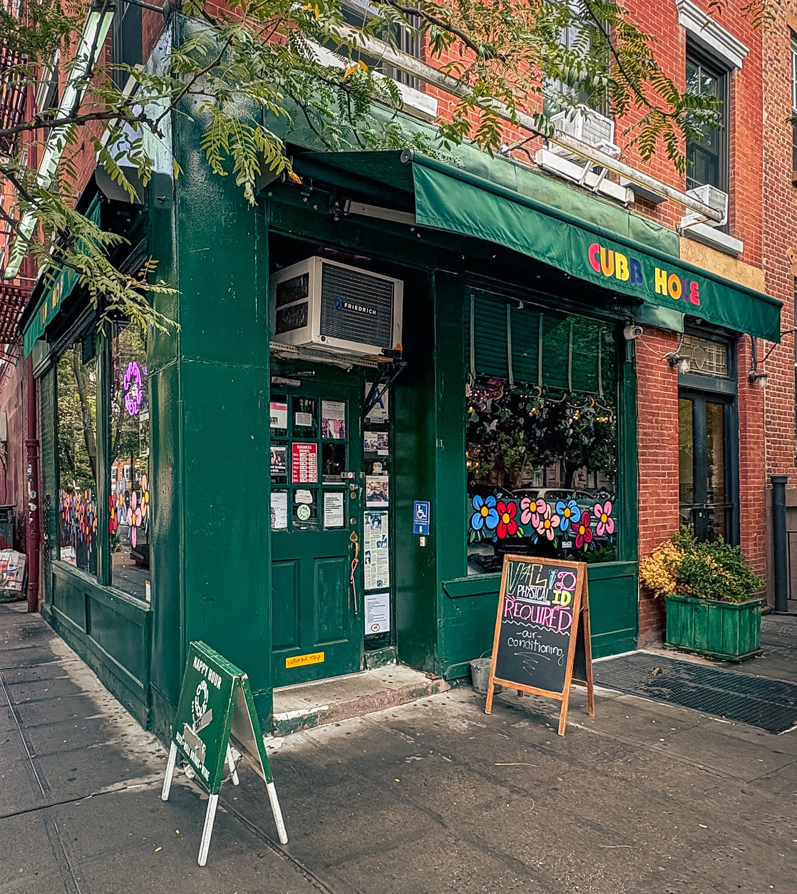 Cubbyhole — photo 2