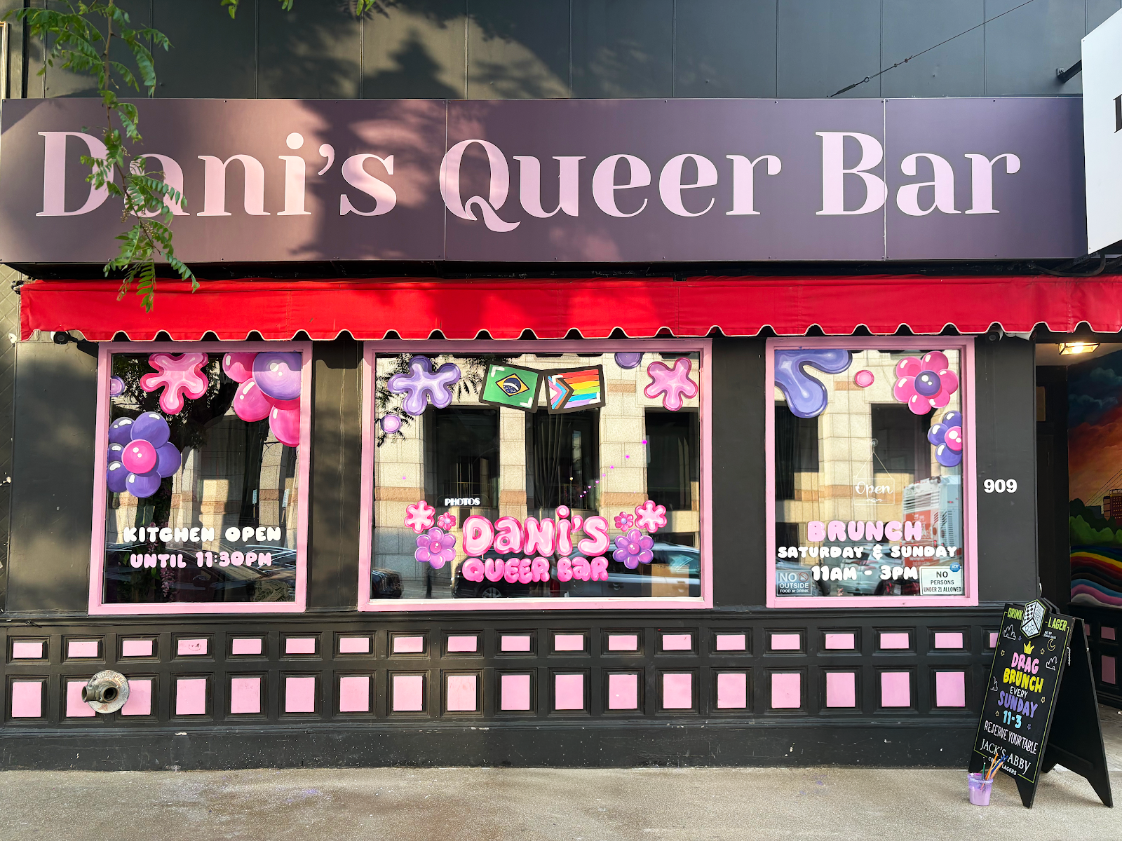 Dani’s Queer Bar