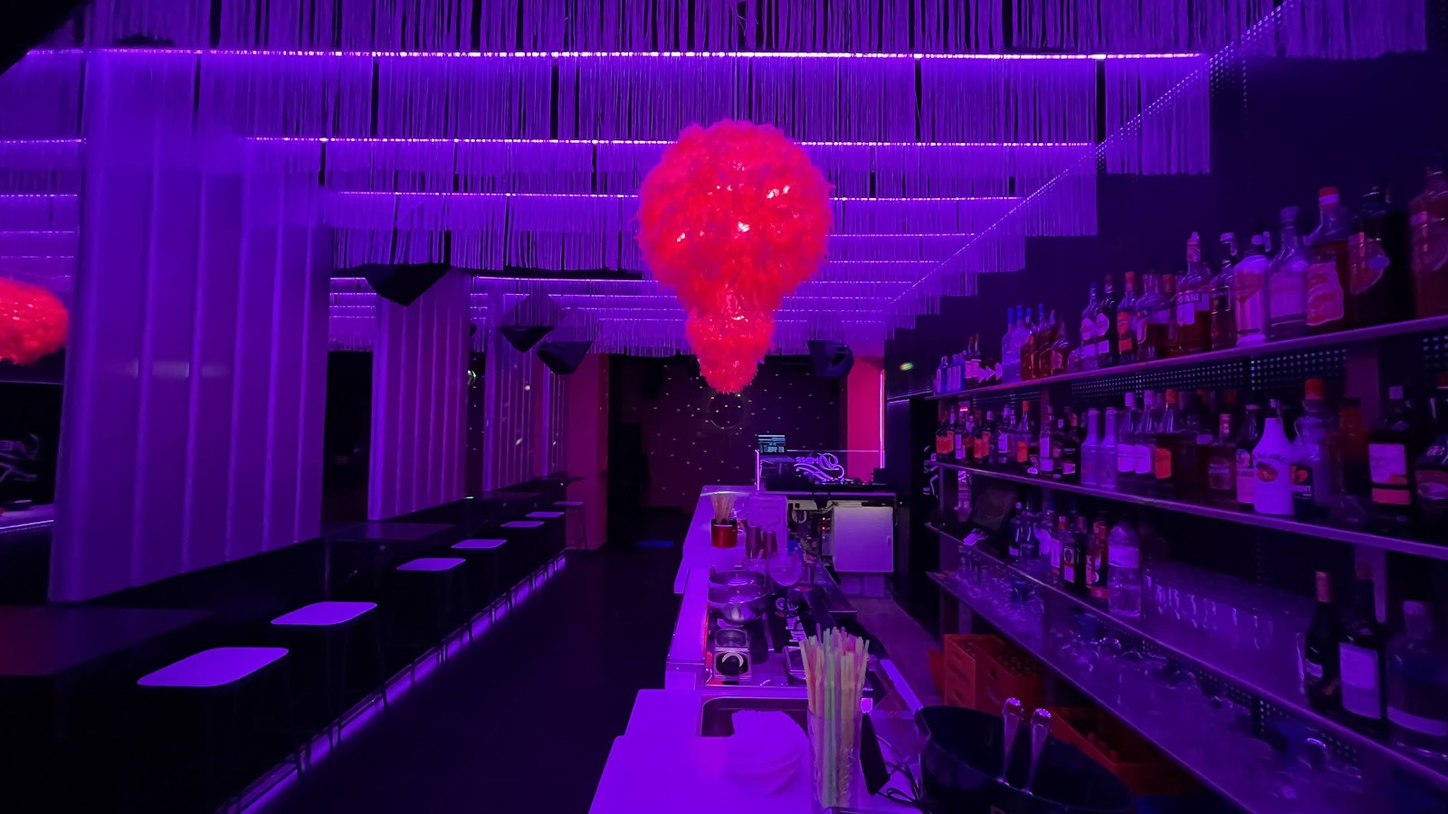 DMEN'S DISCOBAR