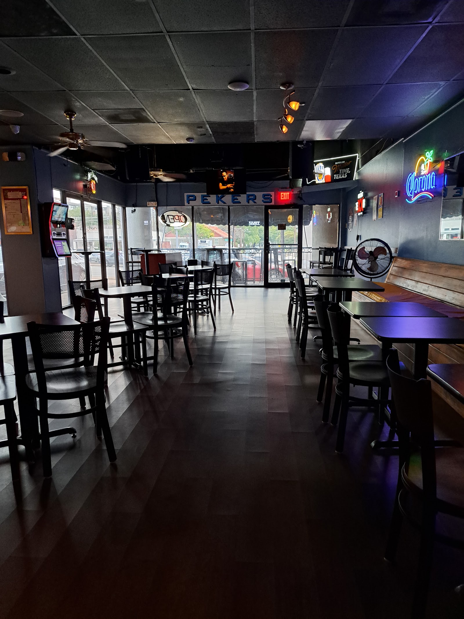 Pekers Bar — photo 4