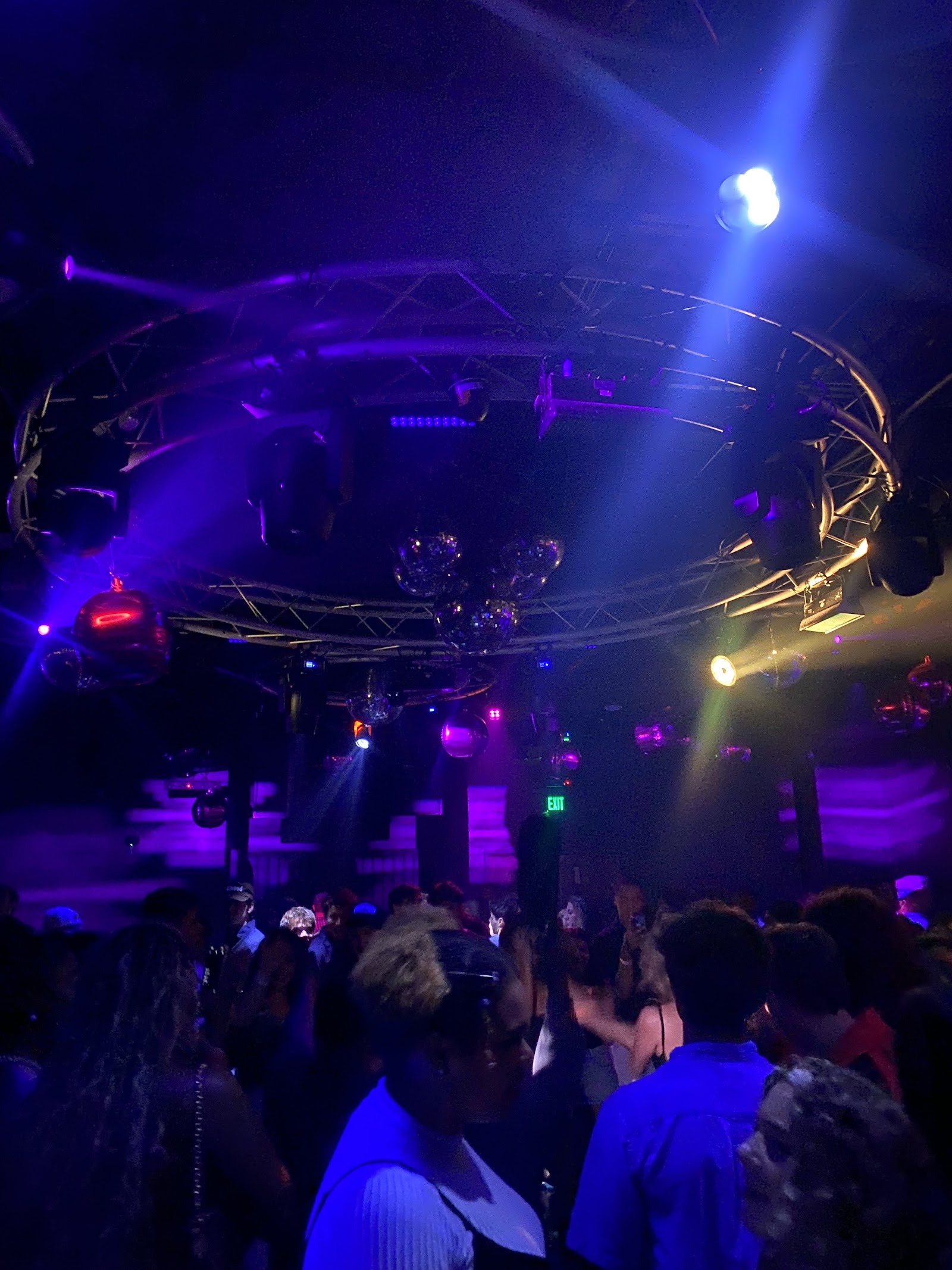Play Dance Bar