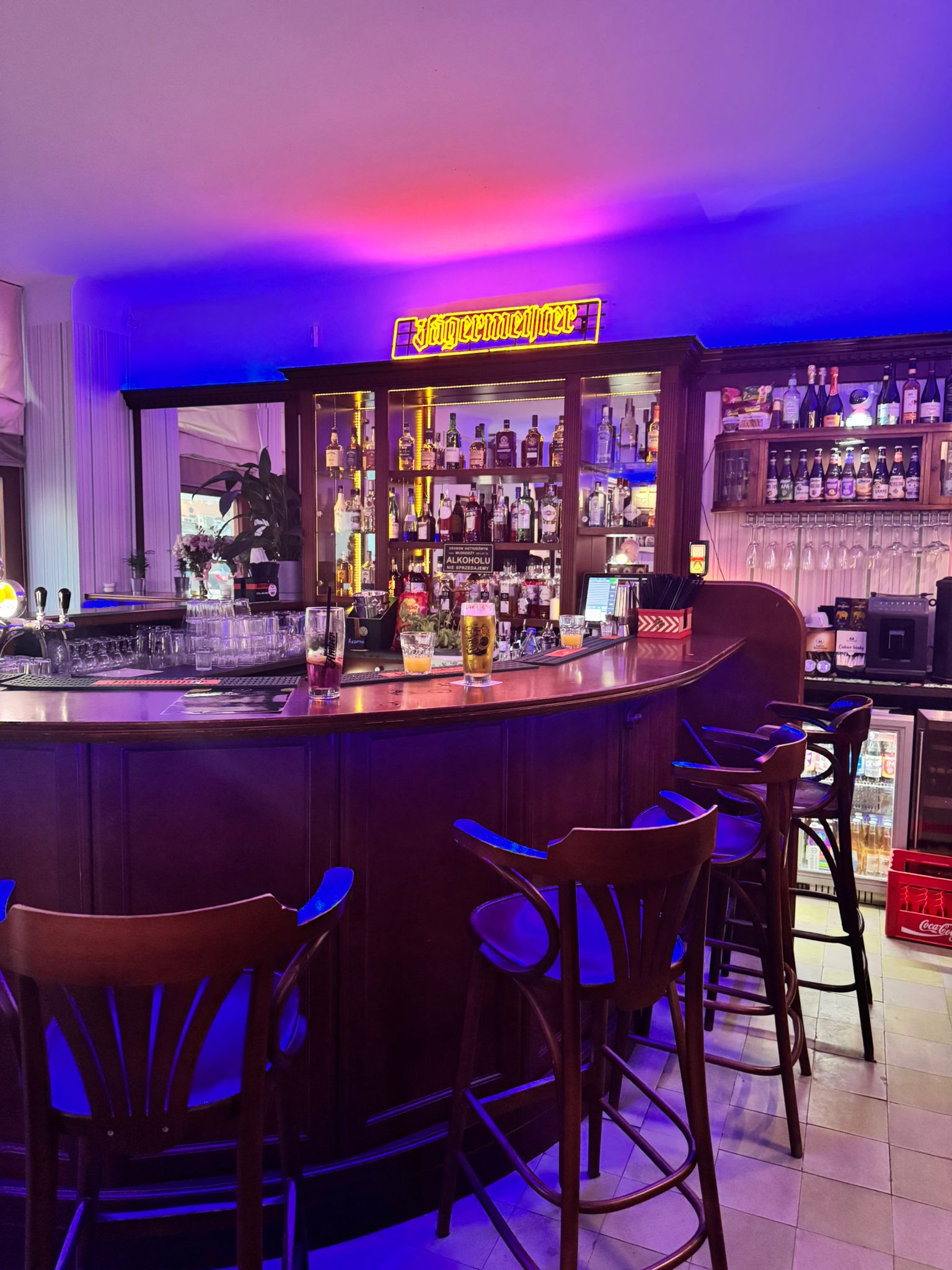 Ramona Bar