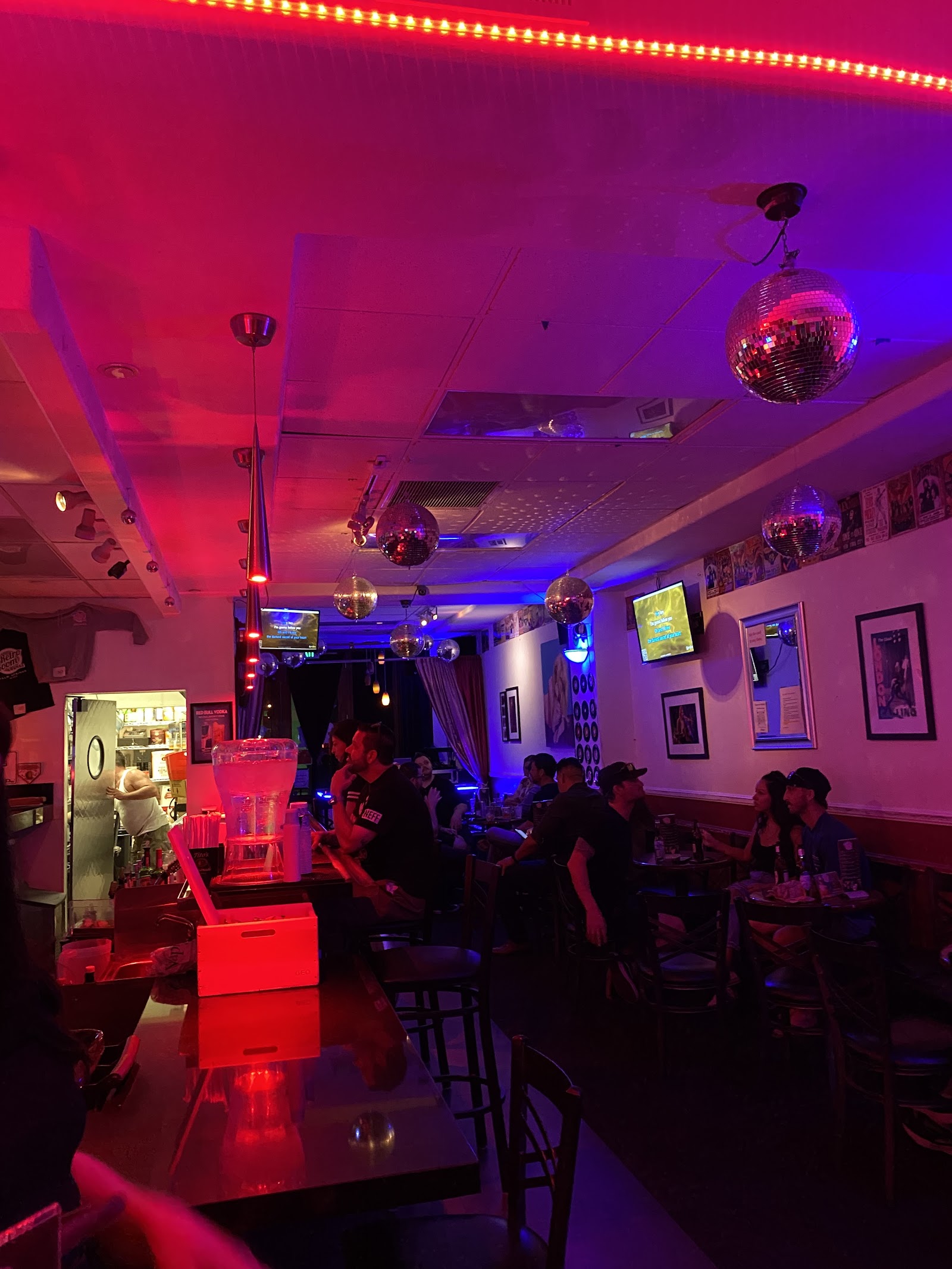 RetroRoom Lounge — photo 3