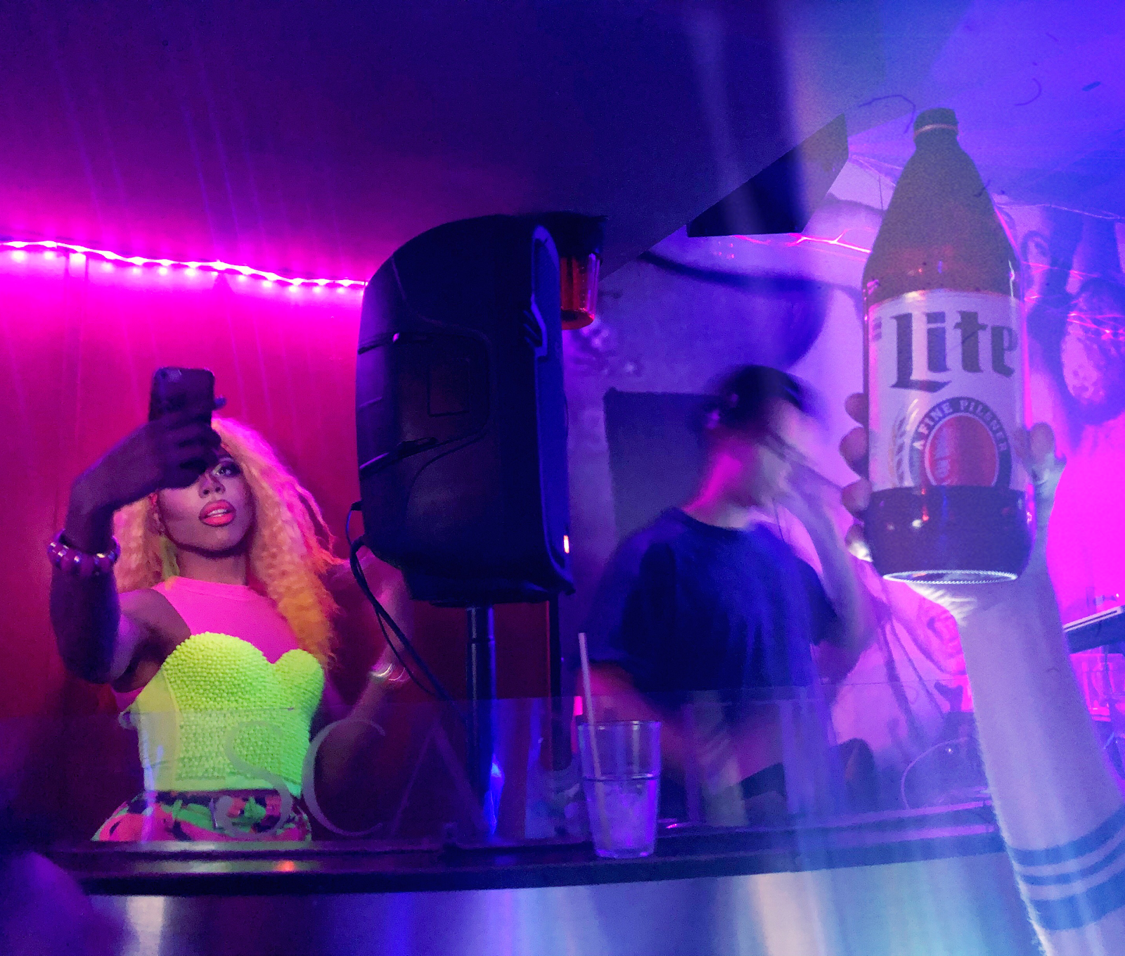 Scarlet Bar — photo 2