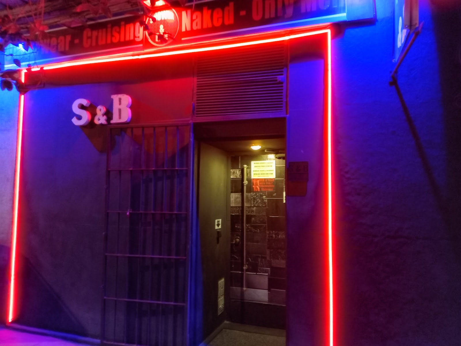 Shower & Bar Madrid Gay Club