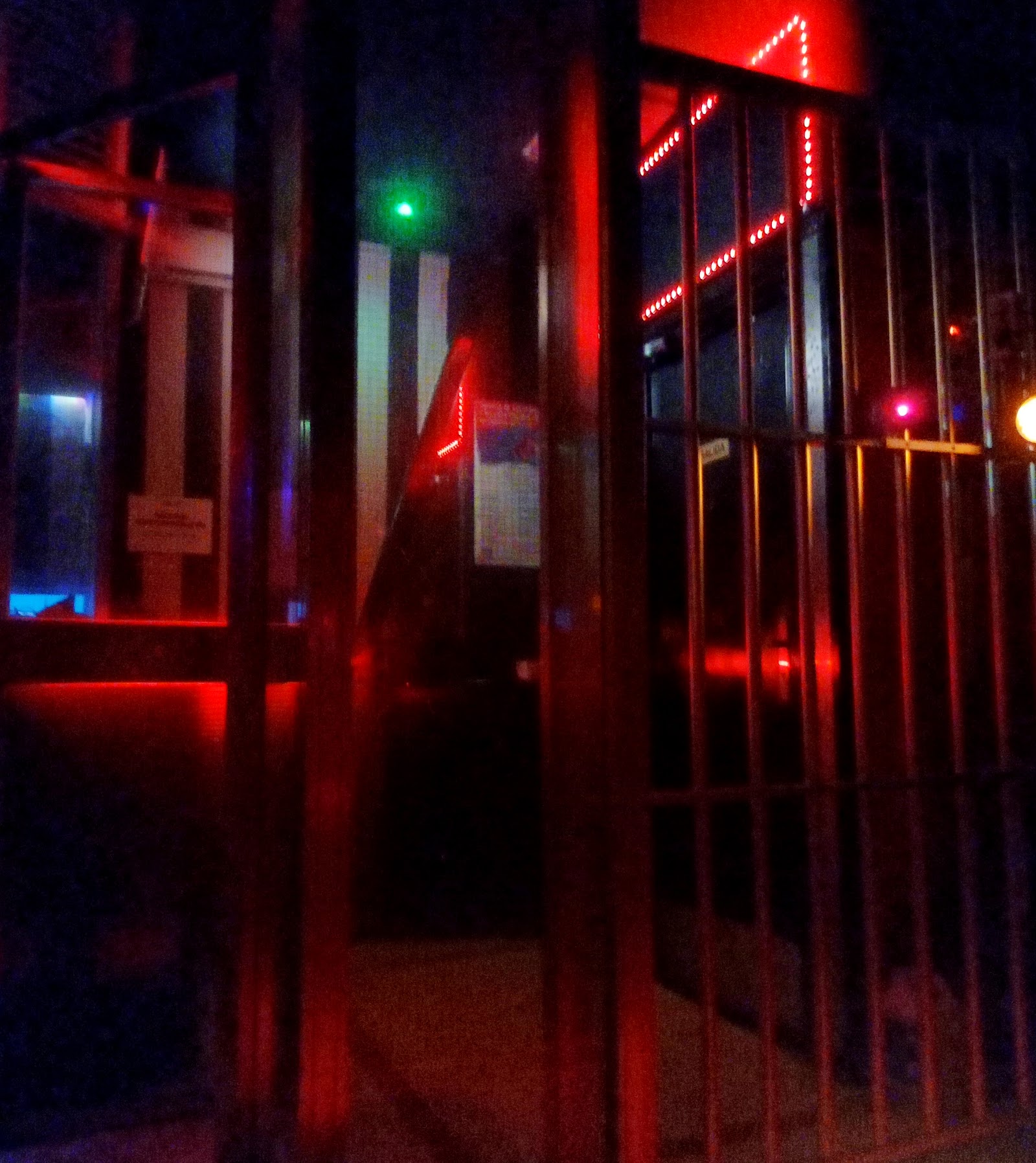 Shower & Bar Madrid Gay Club — photo 5
