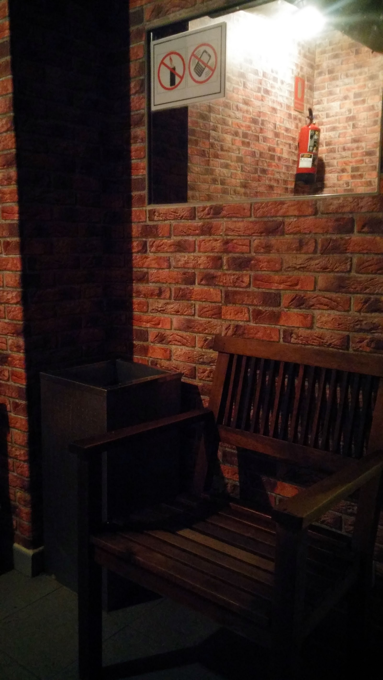 Shower & Bar Madrid Gay Club — photo 3