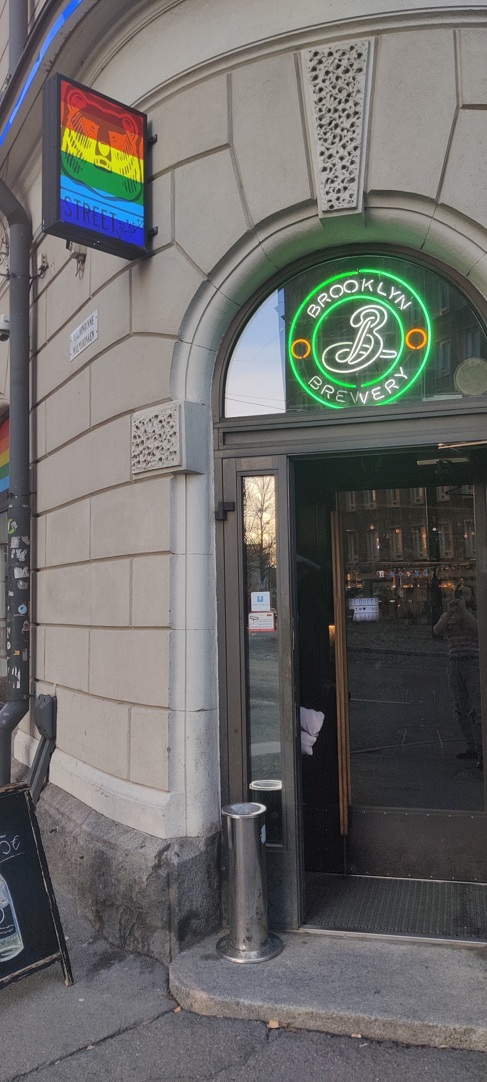 Street Pride Bar