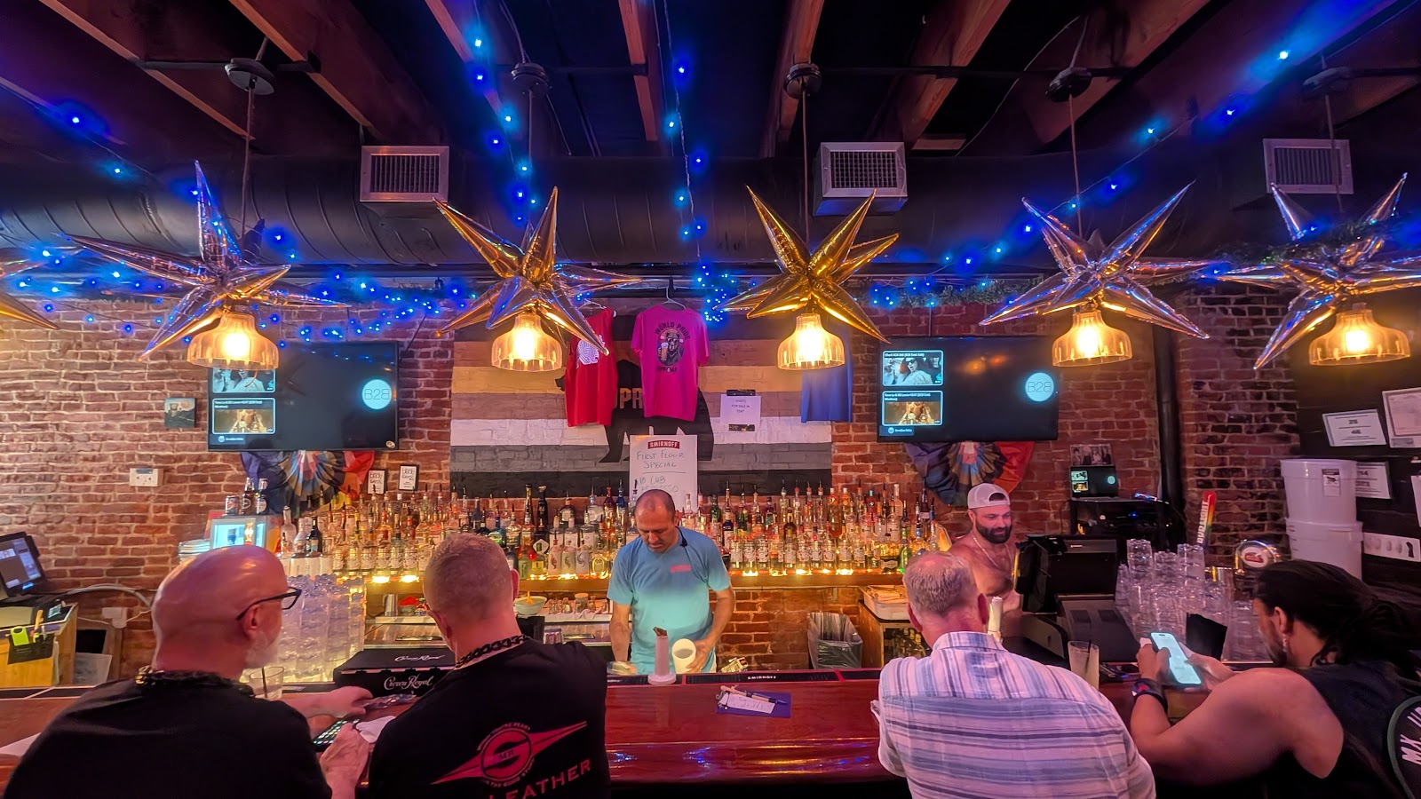 Uproar Lounge & Restaurant